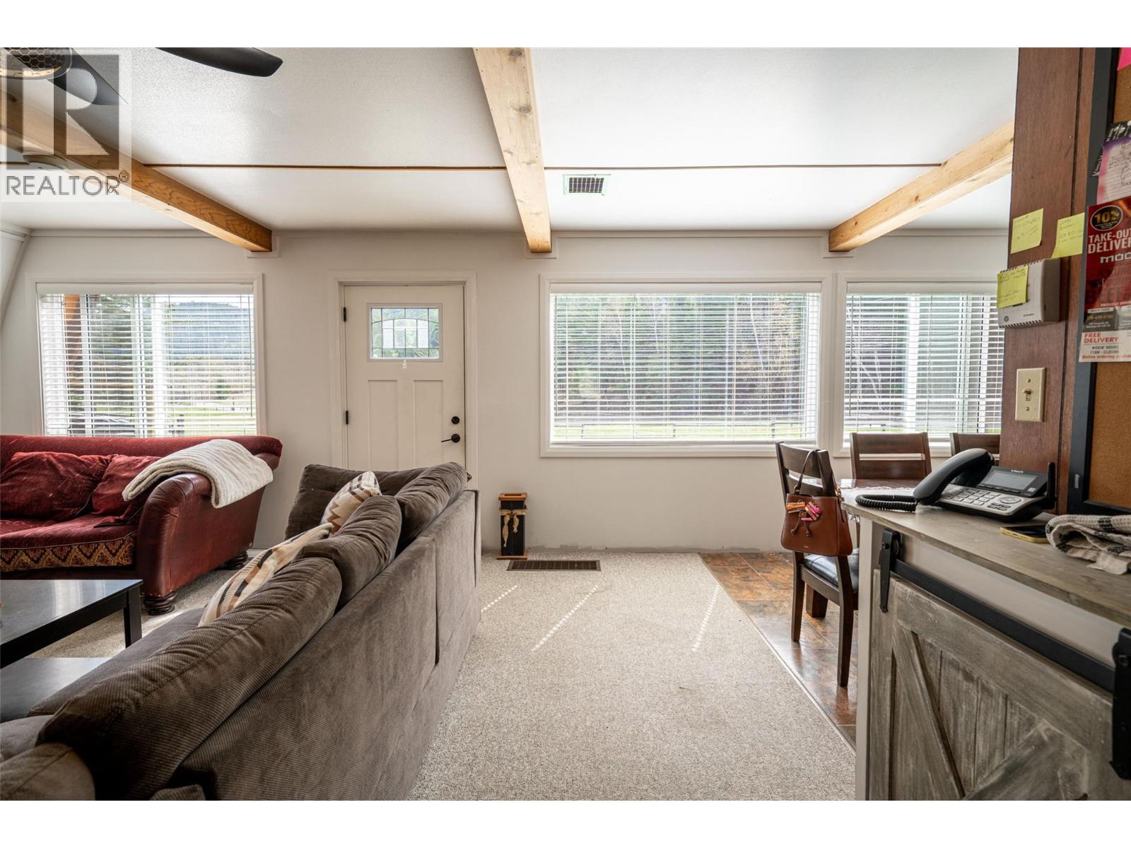 6142 Falkland Road - 41