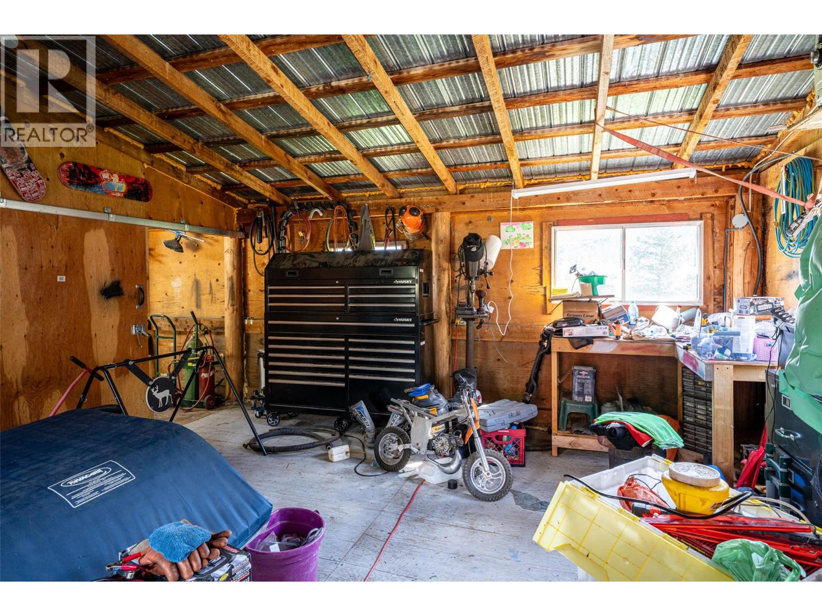 6142 Falkland Road - 61