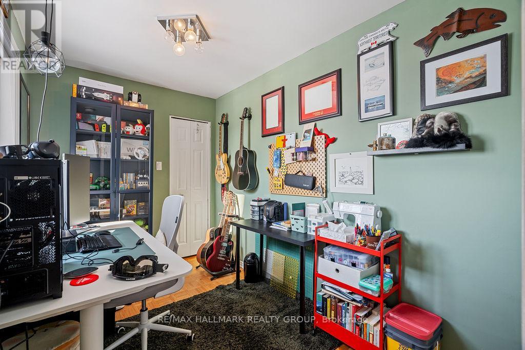 217 DOVERCOURT AVENUE — photo 17