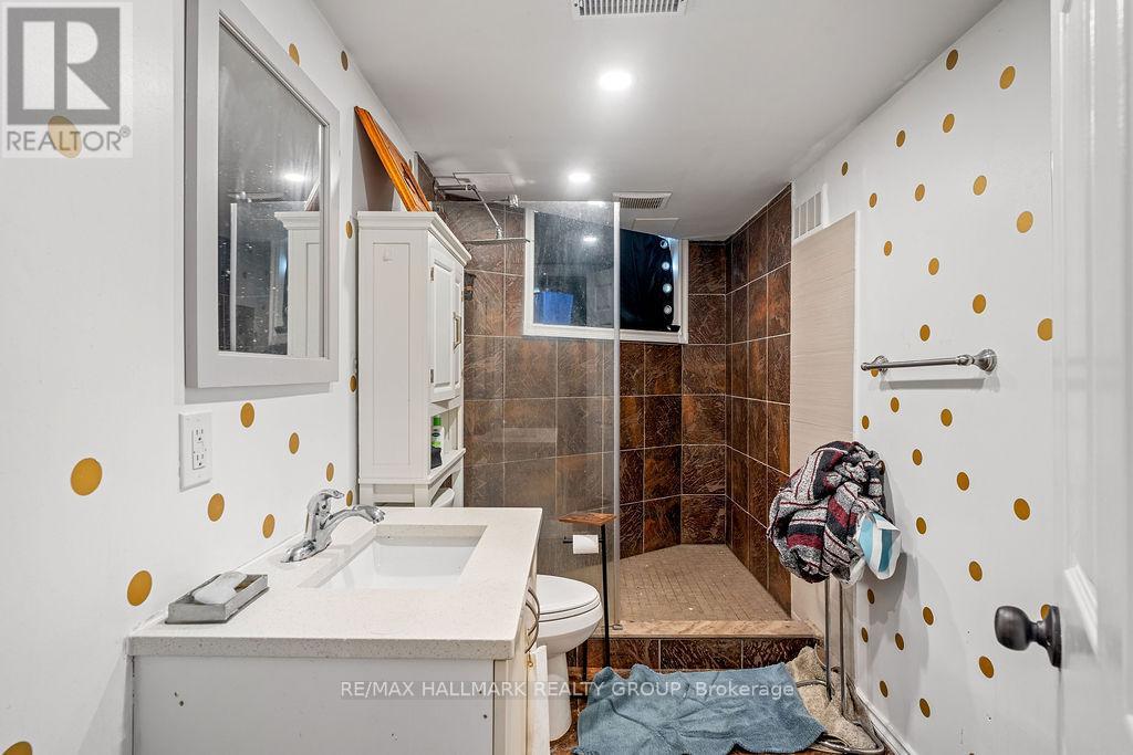 217 DOVERCOURT AVENUE — photo 43