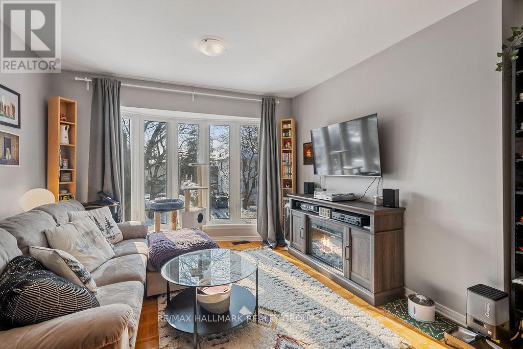 217 DOVERCOURT AVENUE — photo 9