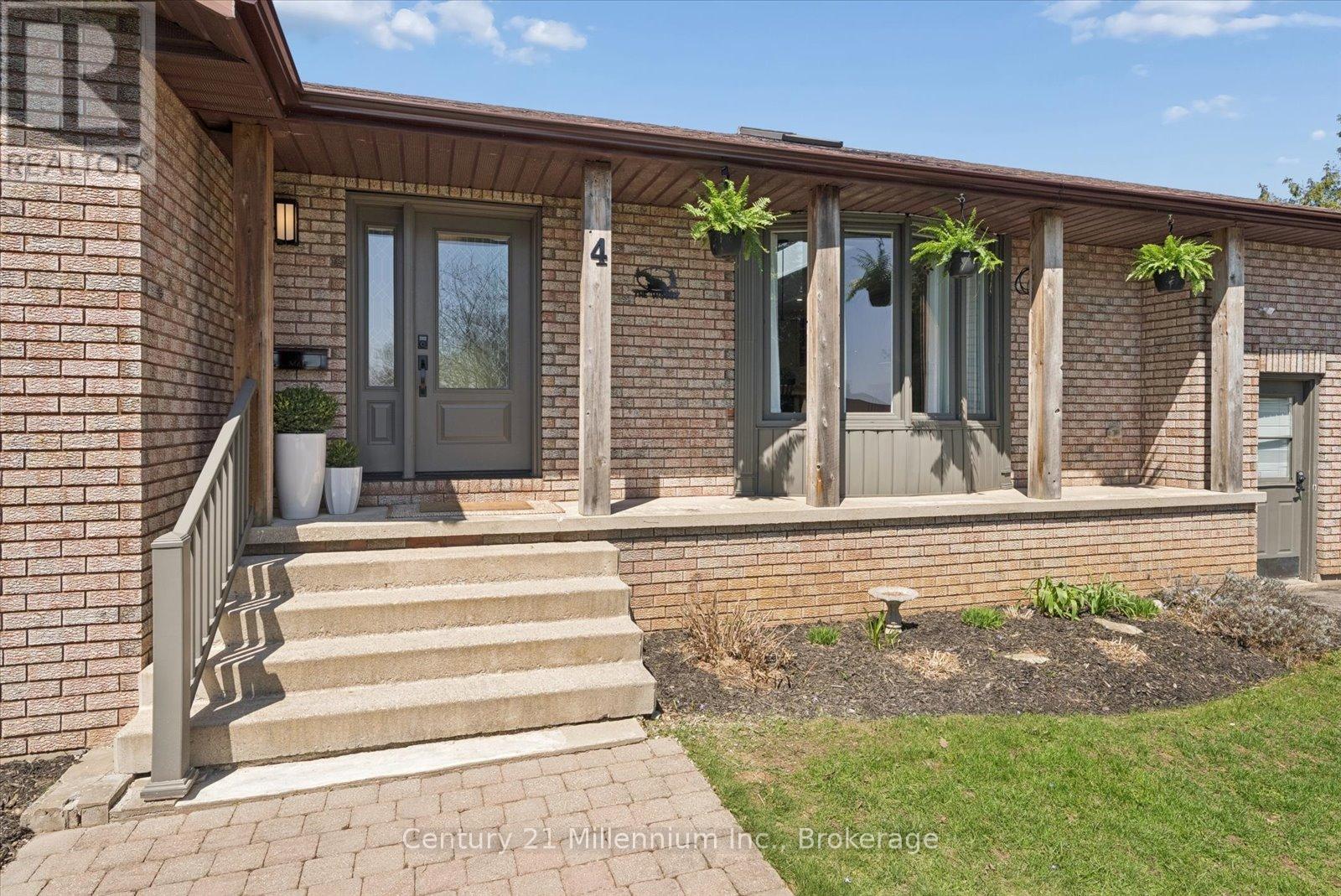 4 BLACKBURN AVENUE - 5