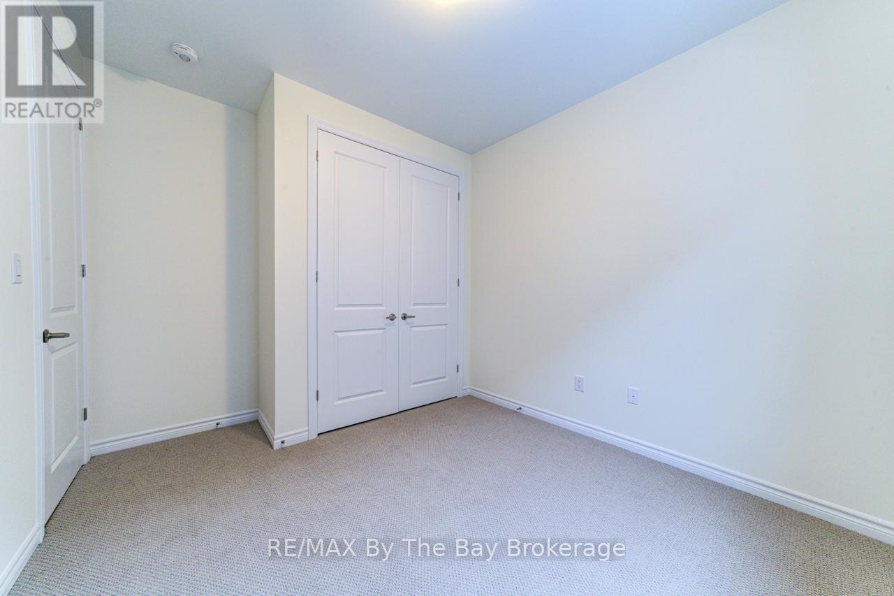17 SUN VALLEY AVENUE - 19