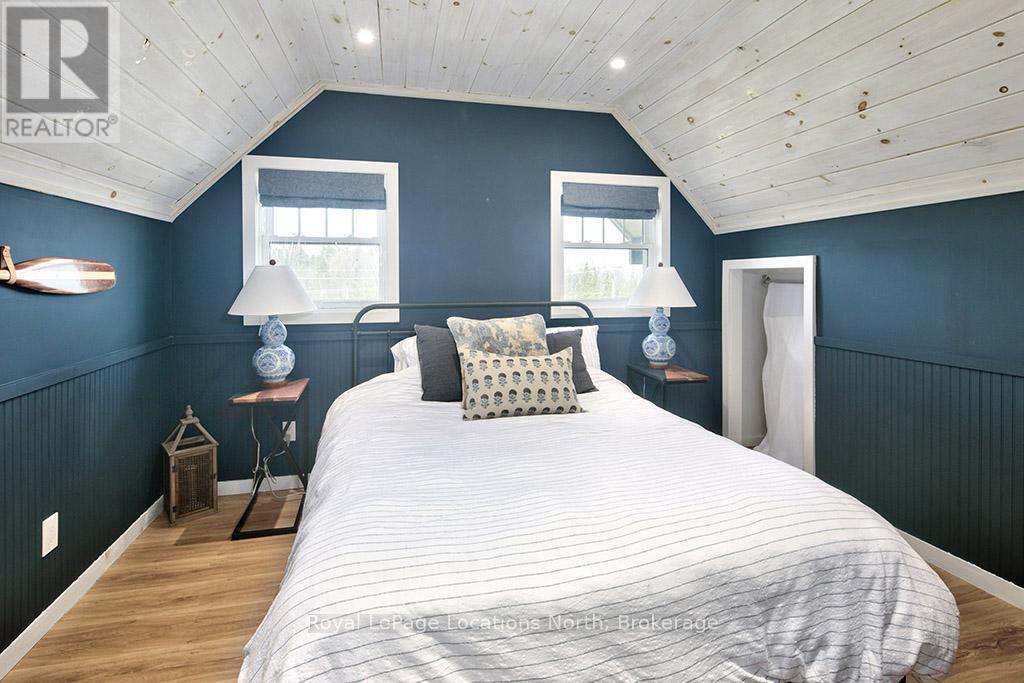 2nd upstair bedroom