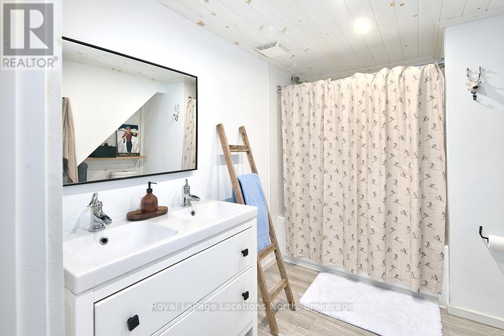 4 piece bath with tub and double sink
