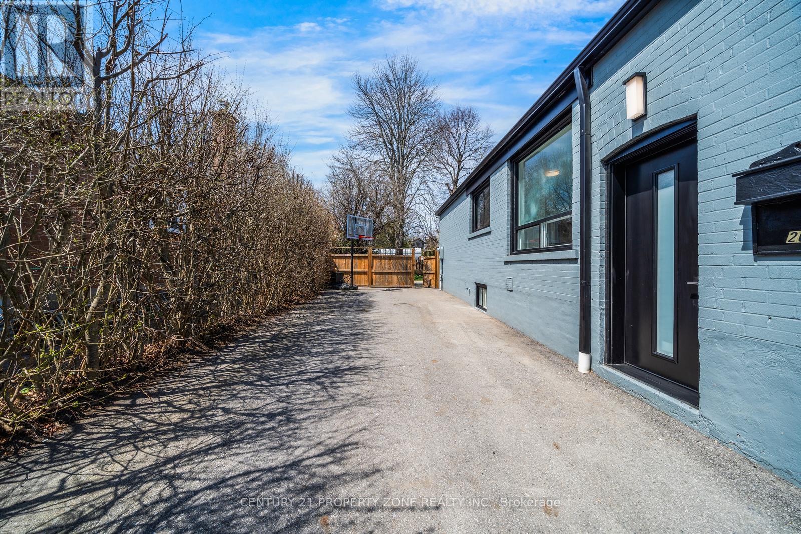 203 TOYNBEE TRAIL - 43