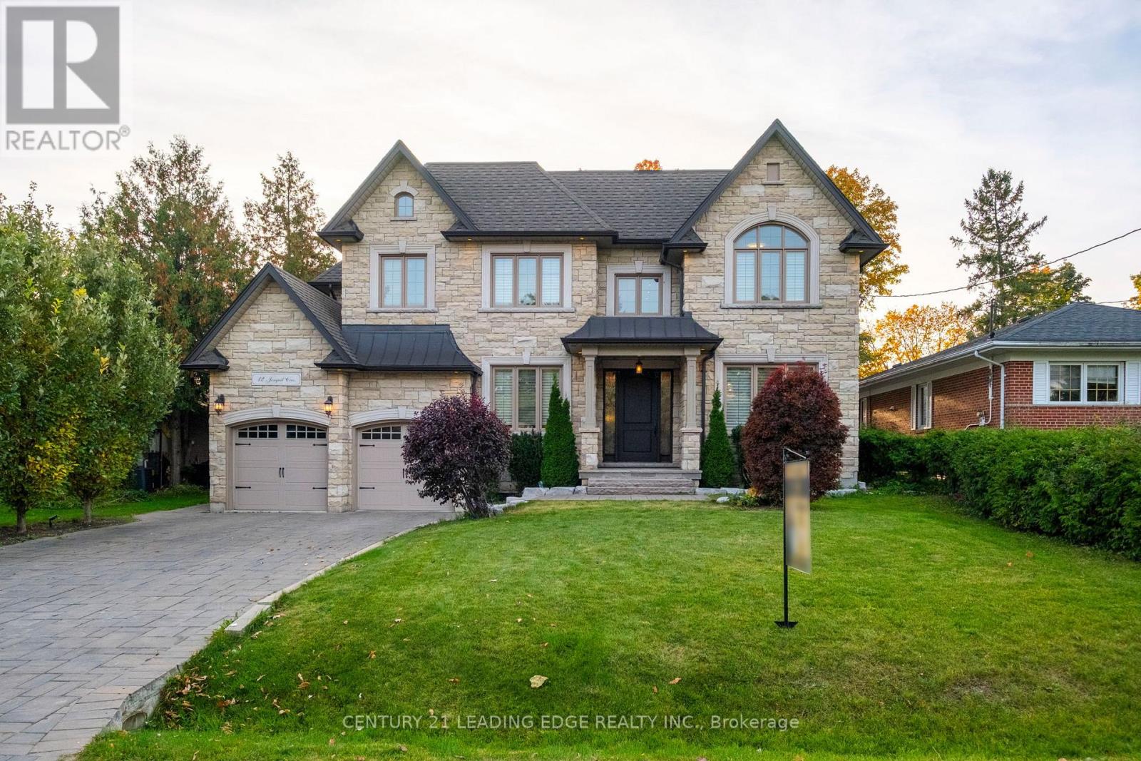 12 JONQUIL CRESCENT - 1