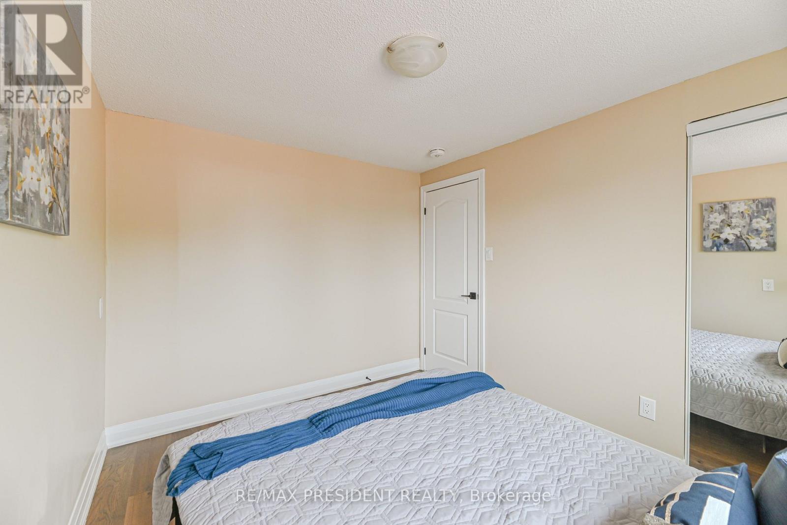 4 LAWNVIEW COURT - 24