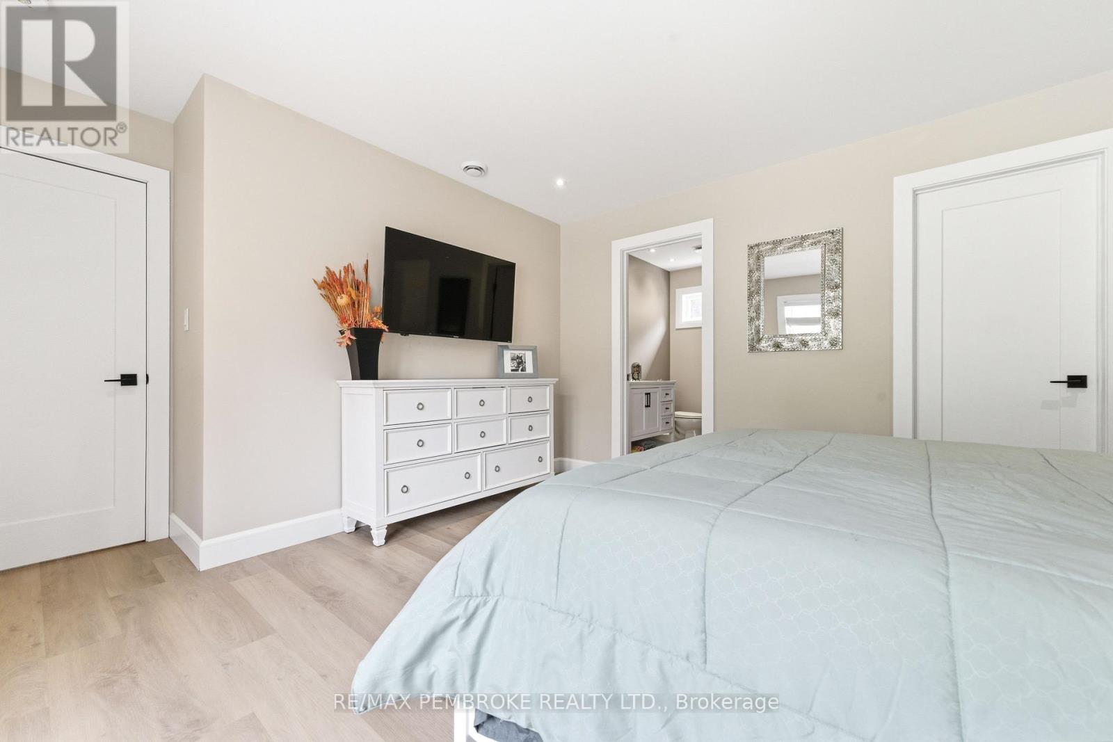41948A COMBERMERE ROAD - 26
