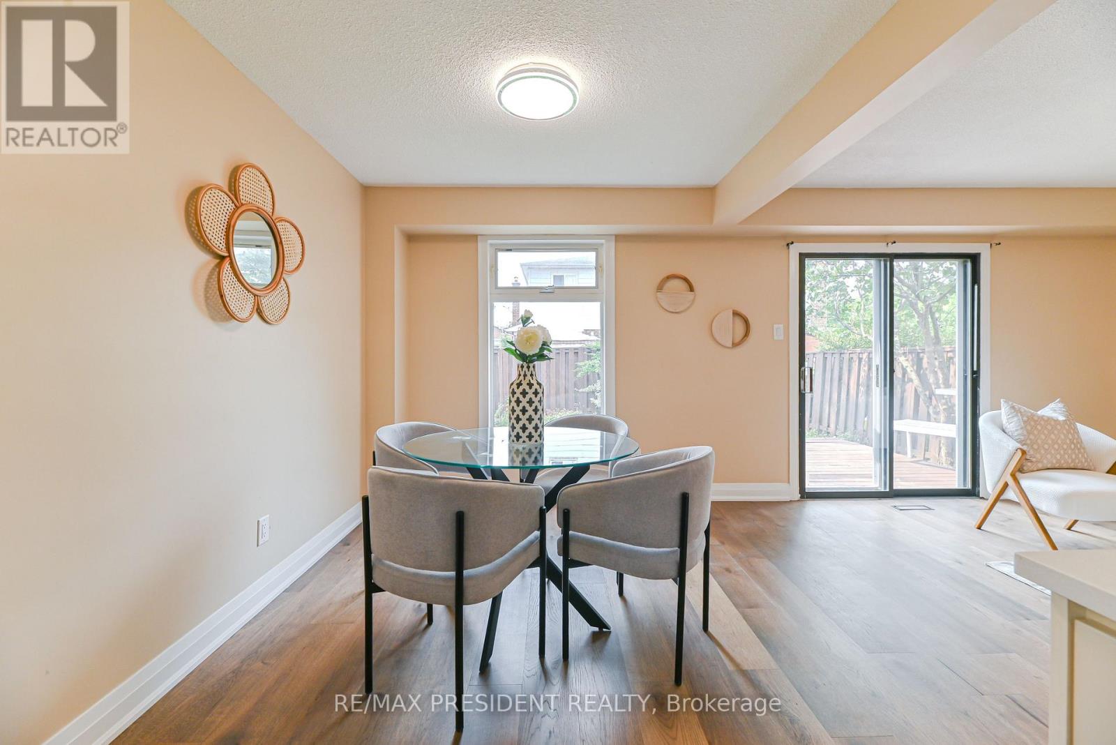 4 LAWNVIEW COURT - 11