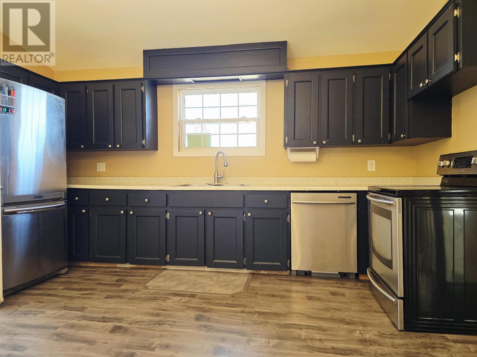 Property 7 of 22 of 34 Sixth Street