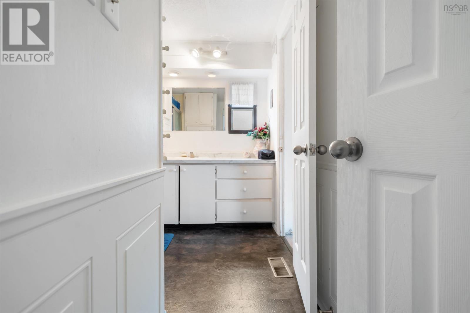 Property 23 of 42 of 2135 Highway 336