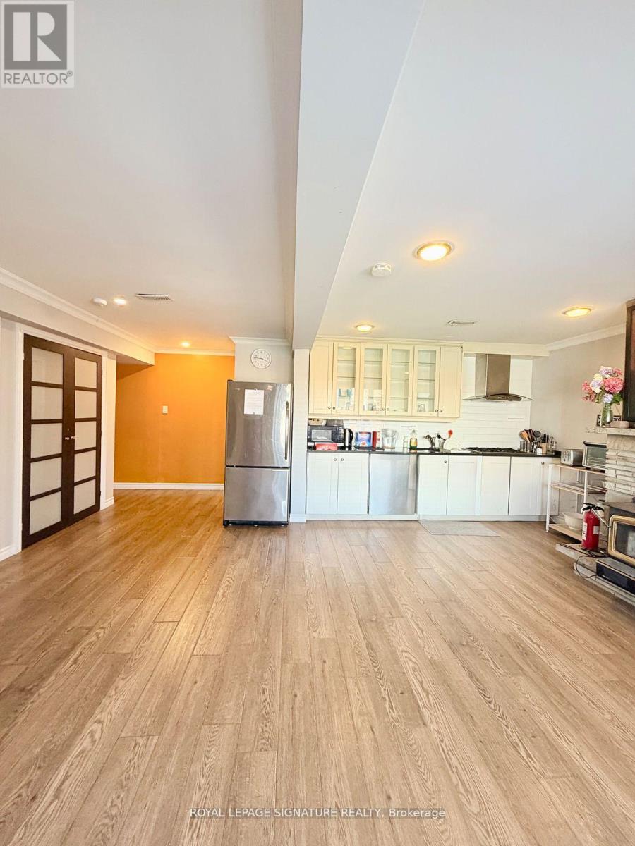 2263 HARCOURT CRESCENT - 27