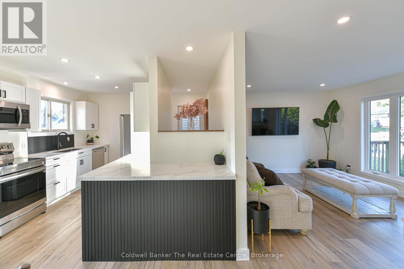 355 LOUISE STREET - 9