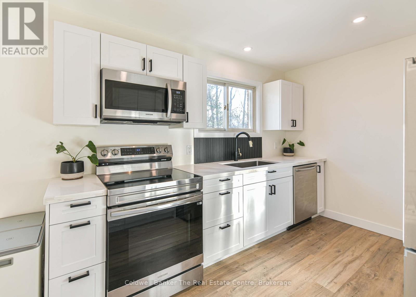 355 LOUISE STREET - 11