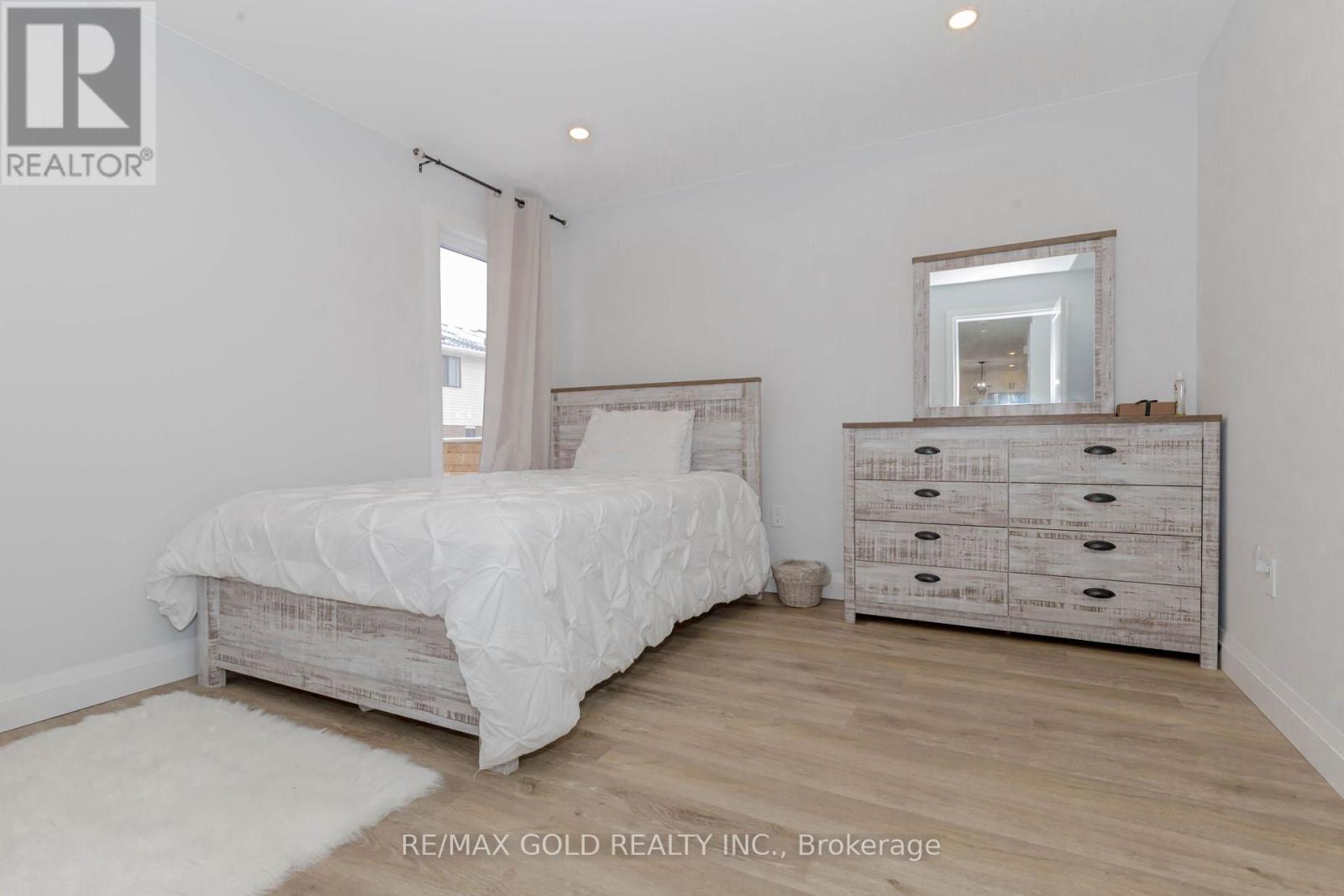 45 VICTORIA WAY — photo 22