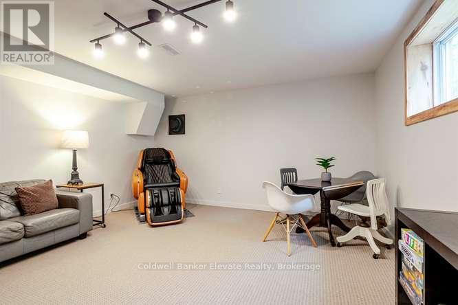 150 MACINTOSH DRIVE - 35
