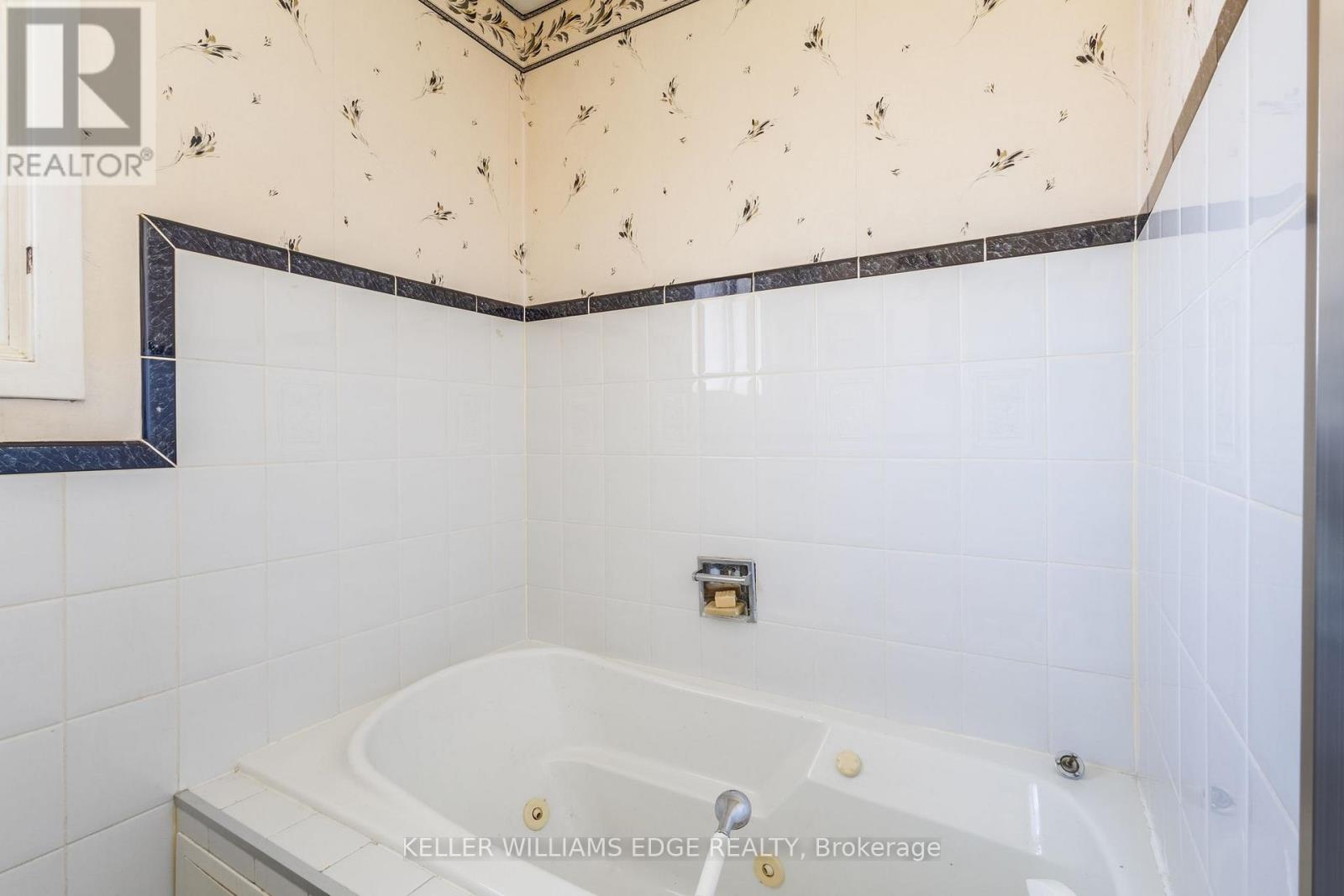 156 LAKESIDE DRIVE — photo 21