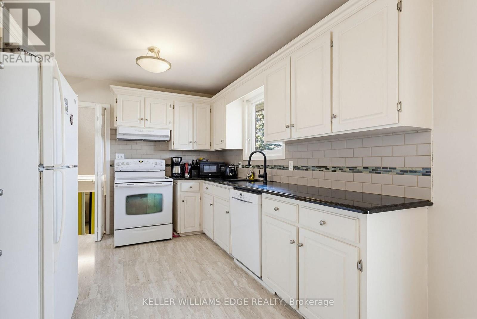156 LAKESIDE DRIVE — photo 7