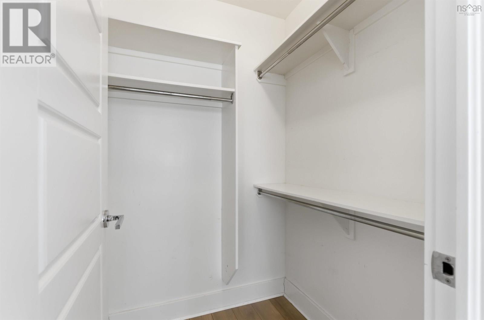 Property 33 of 45 of 607 31 Kings Wharf Place