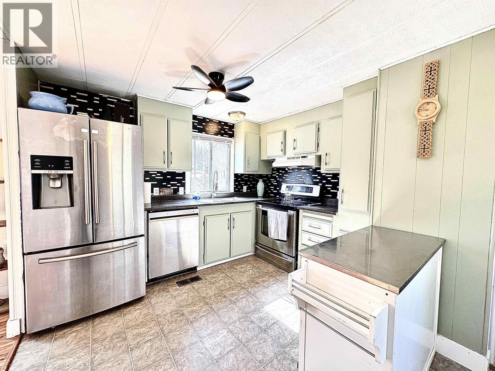 Photo 9 of 19 — 3952 DIAMOND DRIVE · Prince George, BC