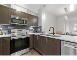 111 13468 King George Boulevard, Surrey, BC V3T0B5 Photo 16