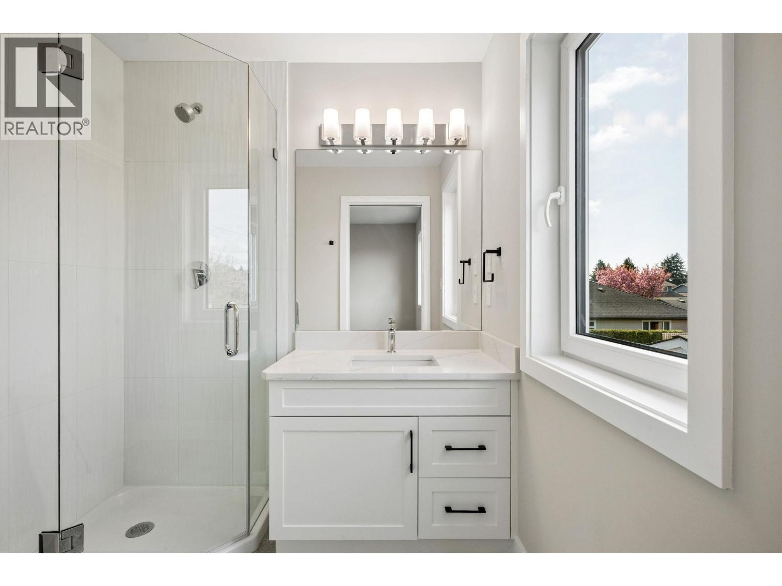 5198 WESTMINSTER Avenue, Delta