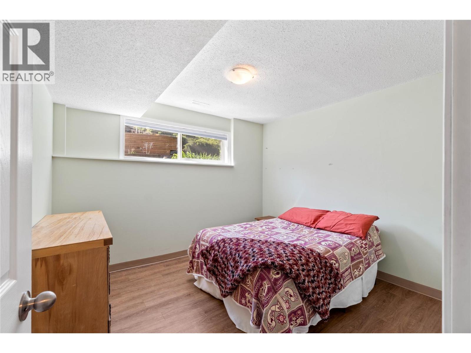 890 GLENEAGLES Drive - 34