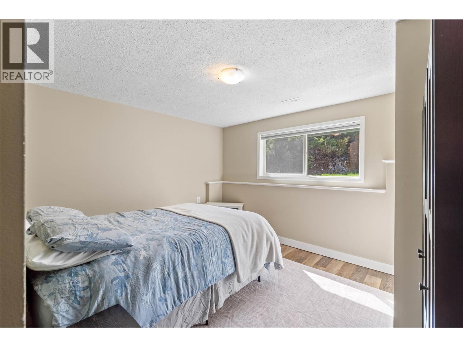 890 GLENEAGLES Drive - 33