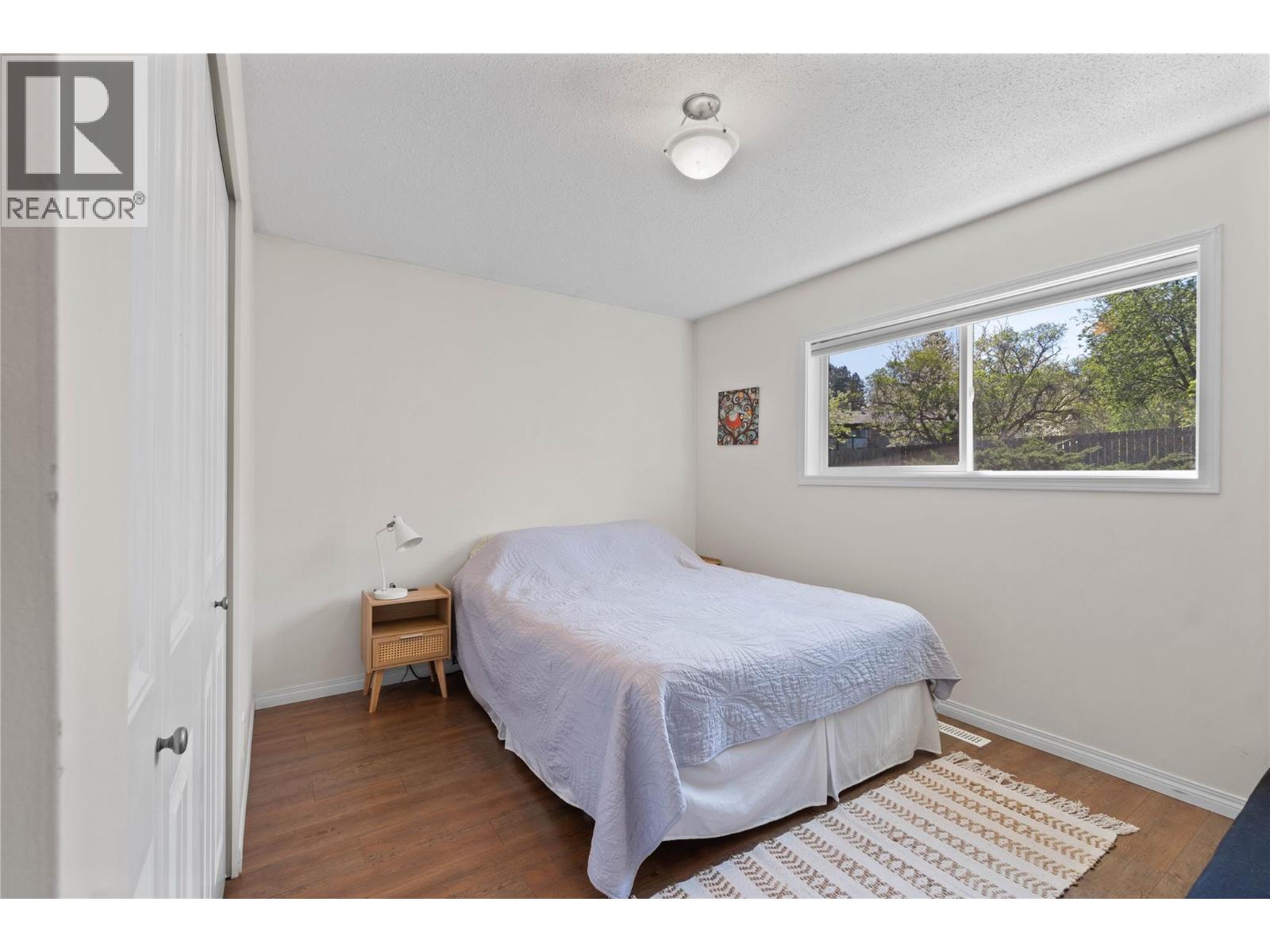 890 GLENEAGLES Drive - 25