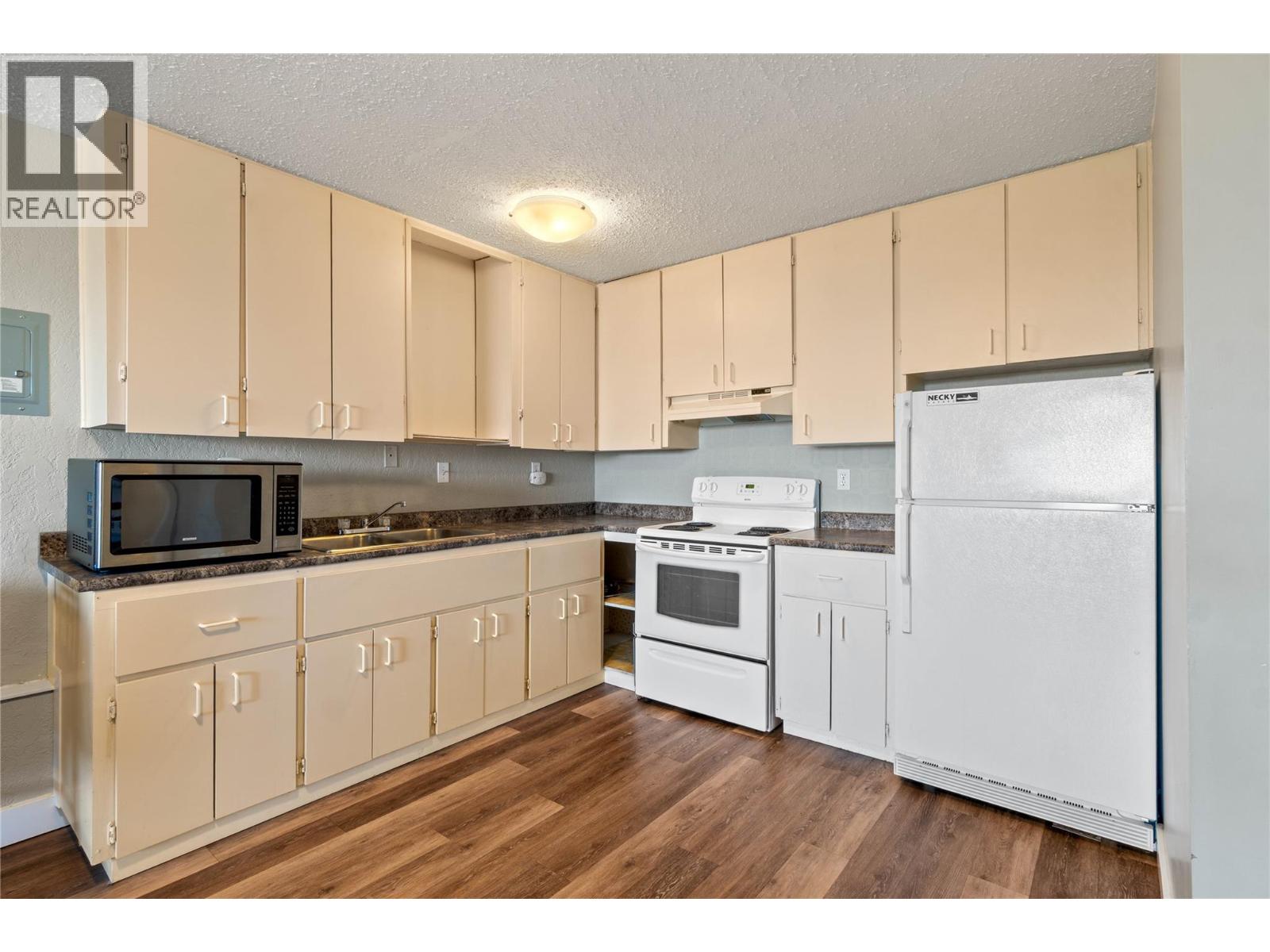 890 GLENEAGLES Drive - 32