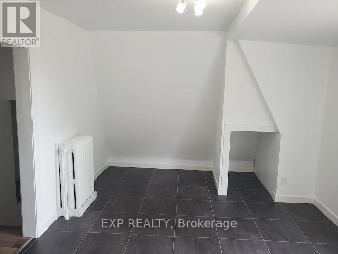 Unit 44-3 Dining