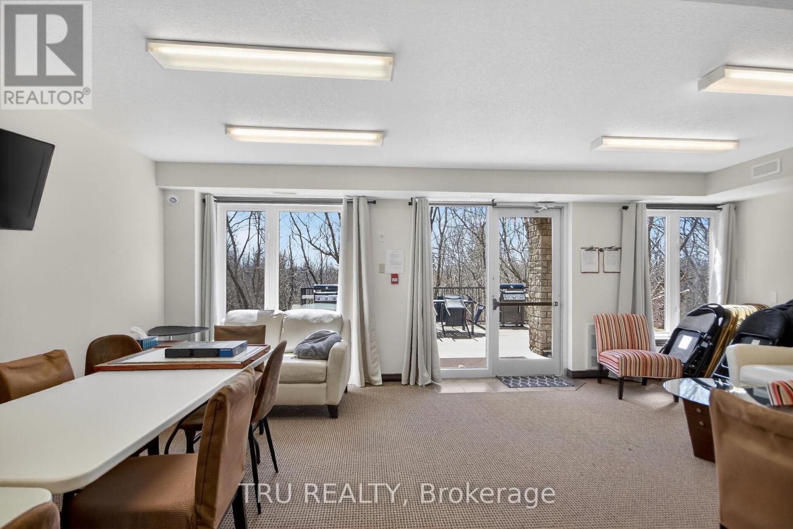 #113 398 VAN BUREN STREET - 33