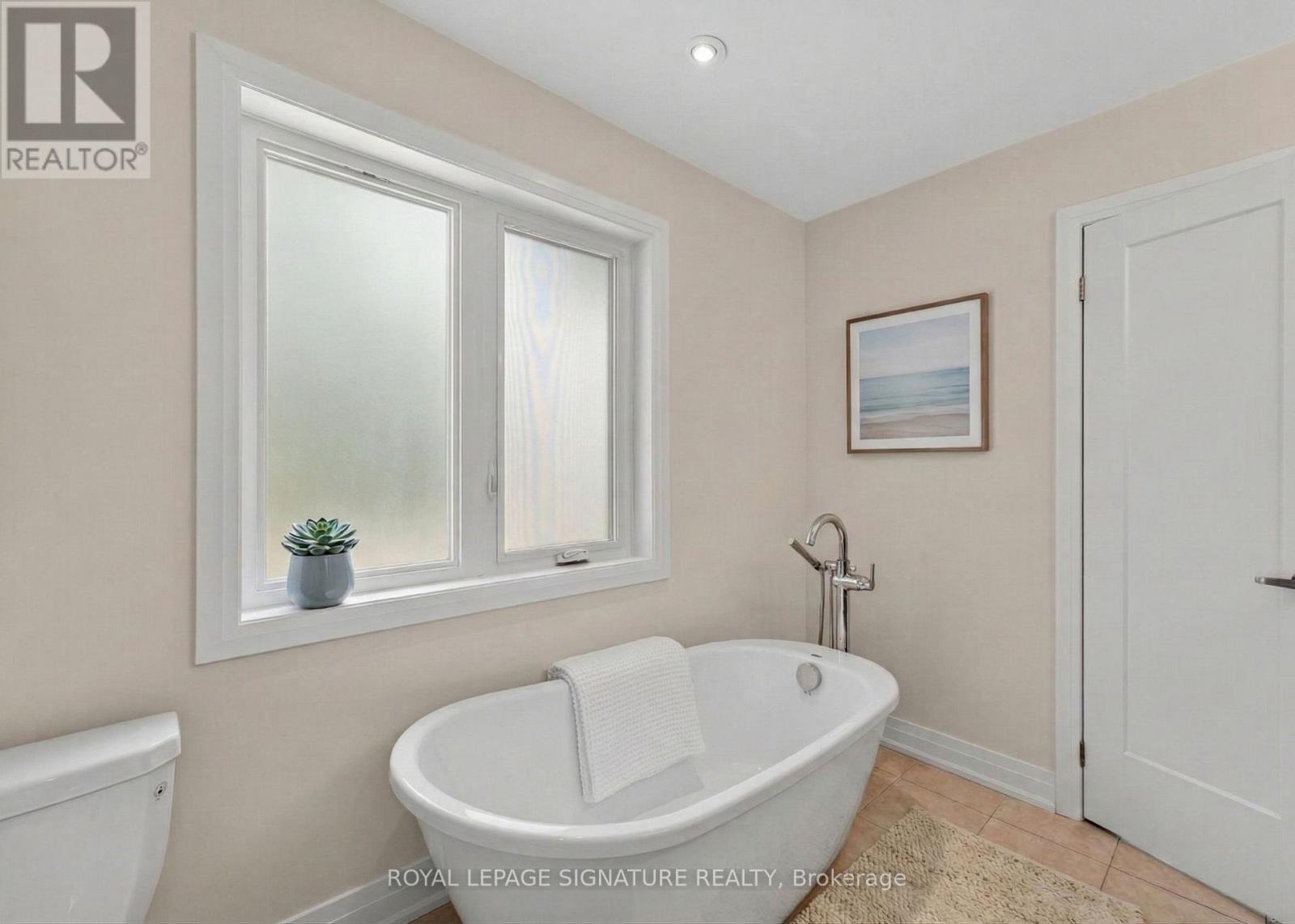 Ensuite Soaker Tub