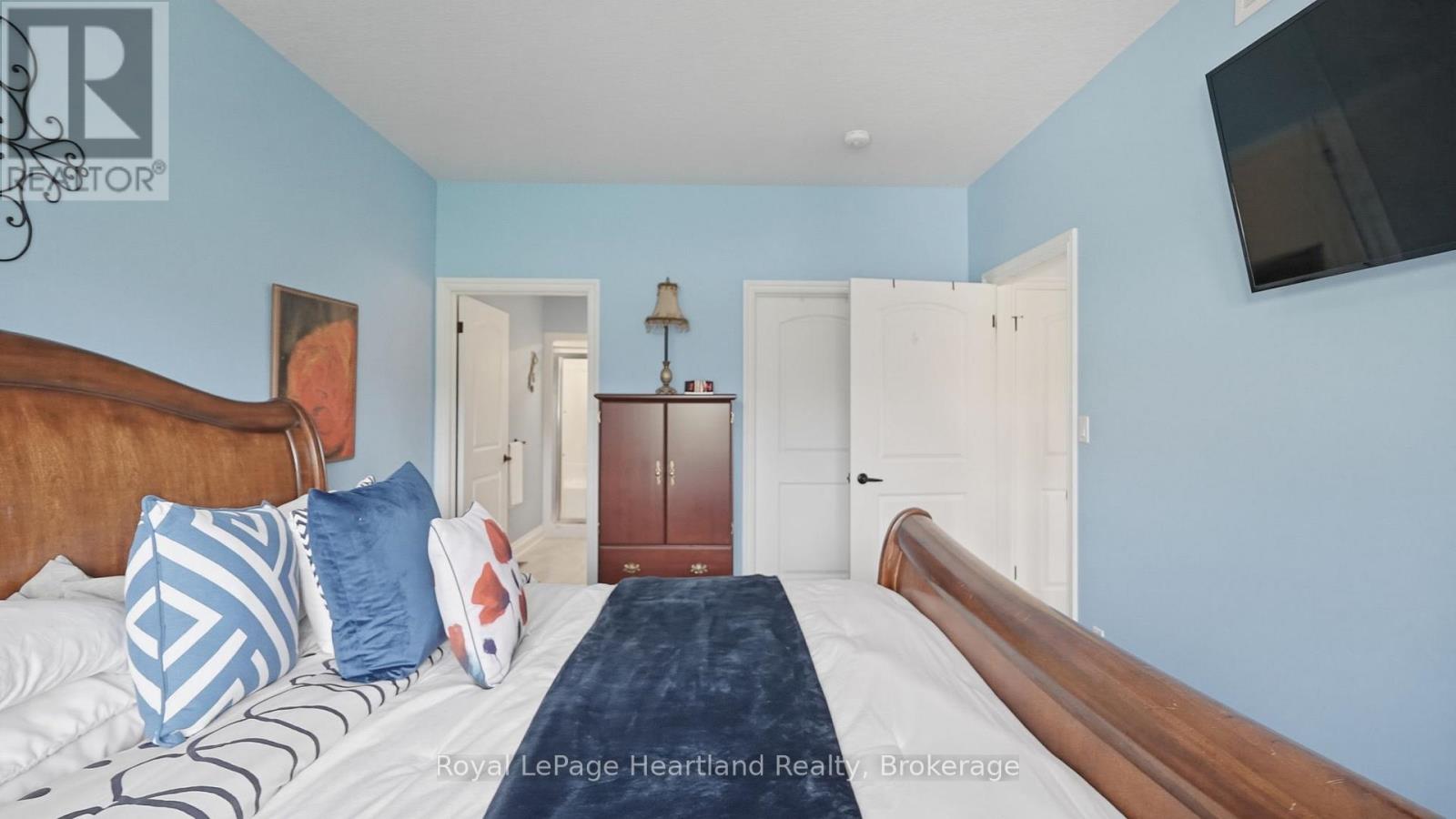 6 BROWN STREET S - 18