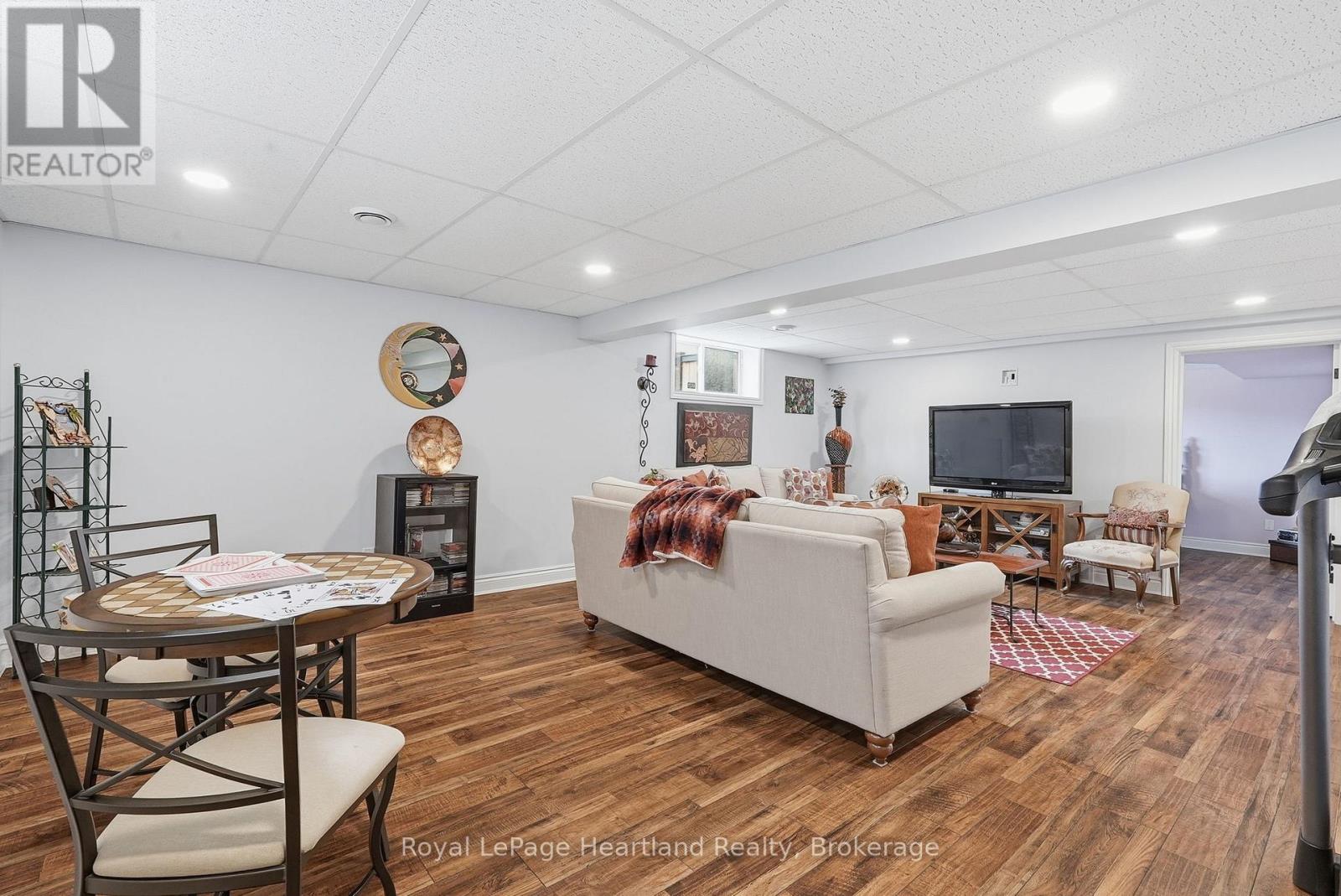 6 BROWN STREET S - 24