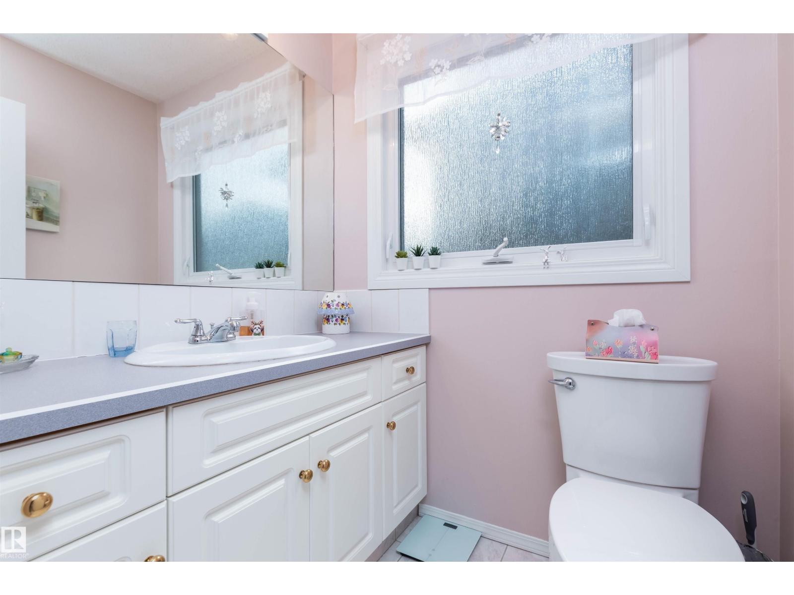 60 WOODSTOCK DR, Sherwood Park