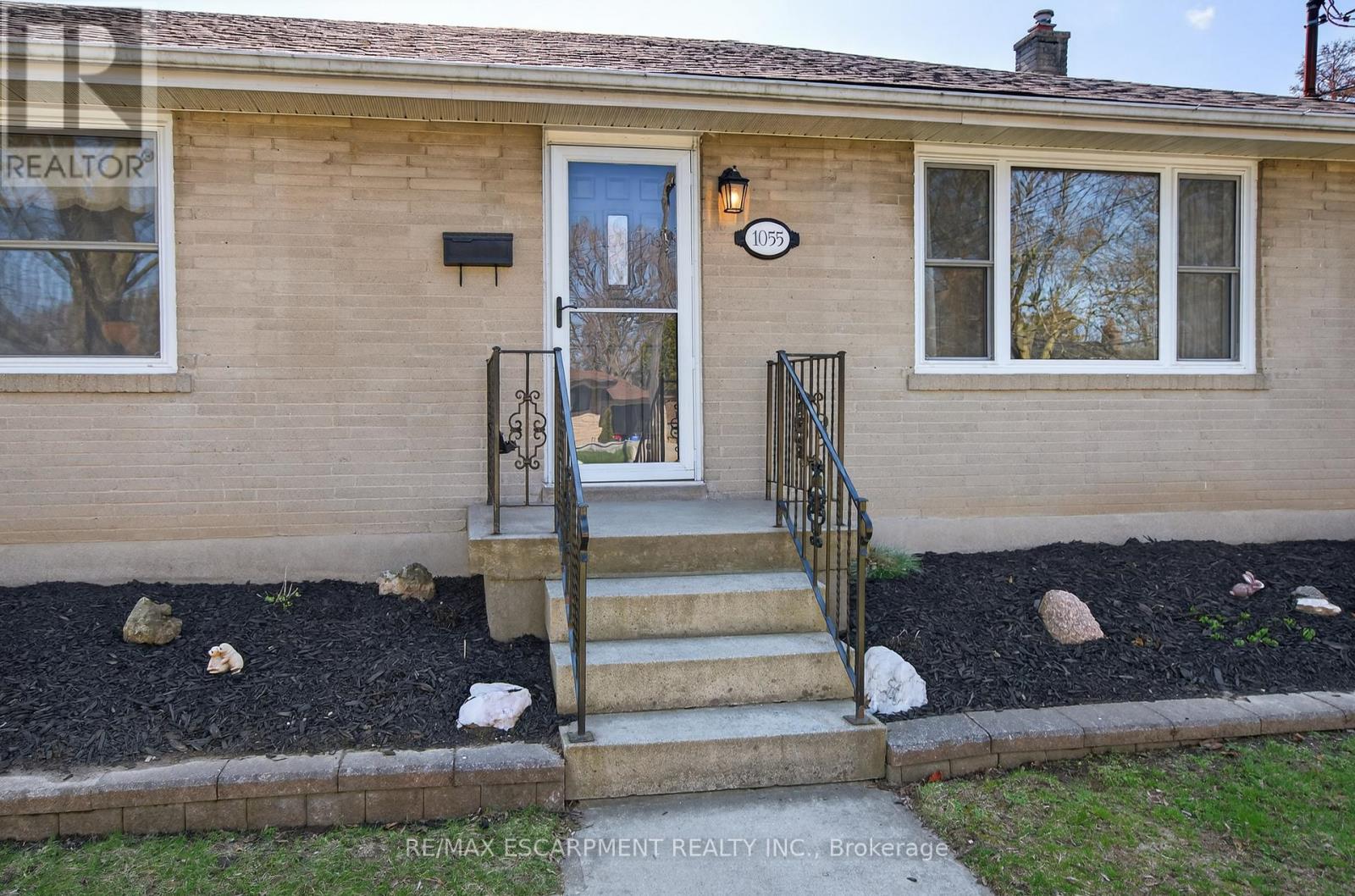 1055 SHEPHERD'S DRIVE - 3