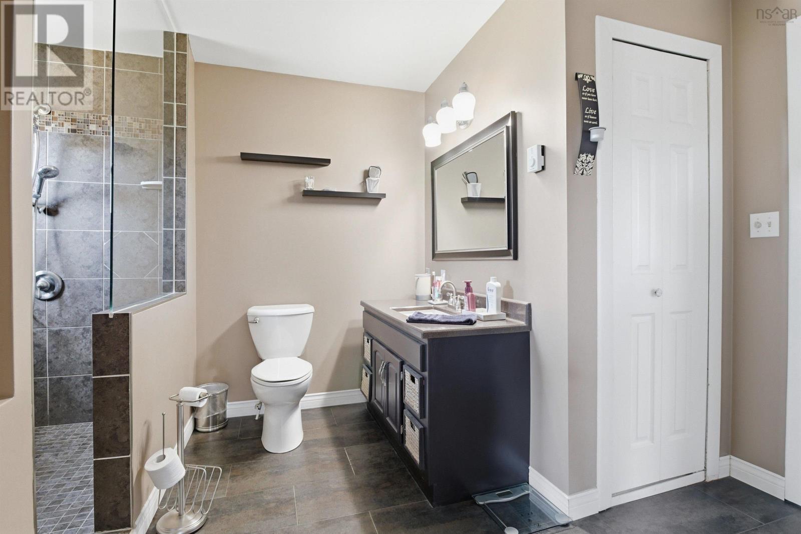 Property 19 of 44 of 276 Passage Road