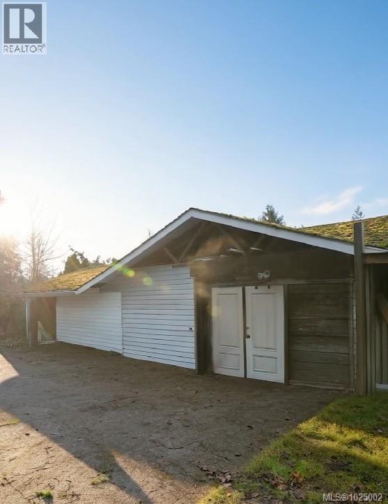 9146 West Saanich Rd, North Saanich