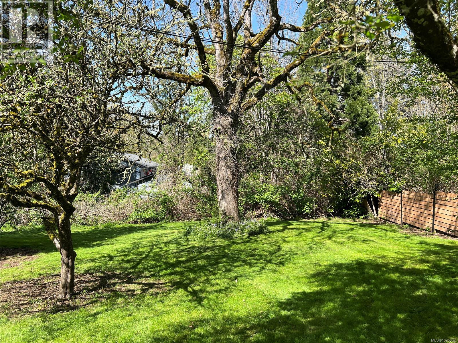 9146 West Saanich Rd, North Saanich