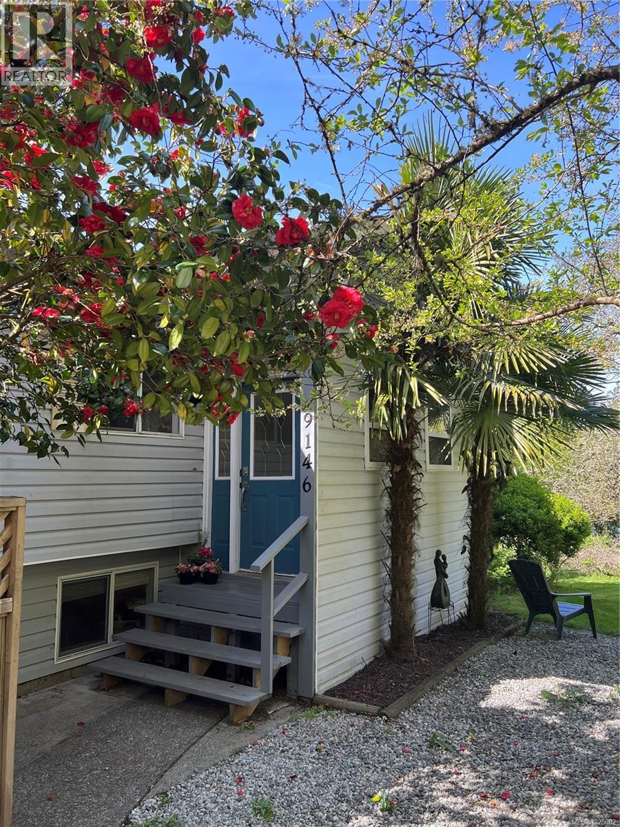 9146 West Saanich Rd, North Saanich