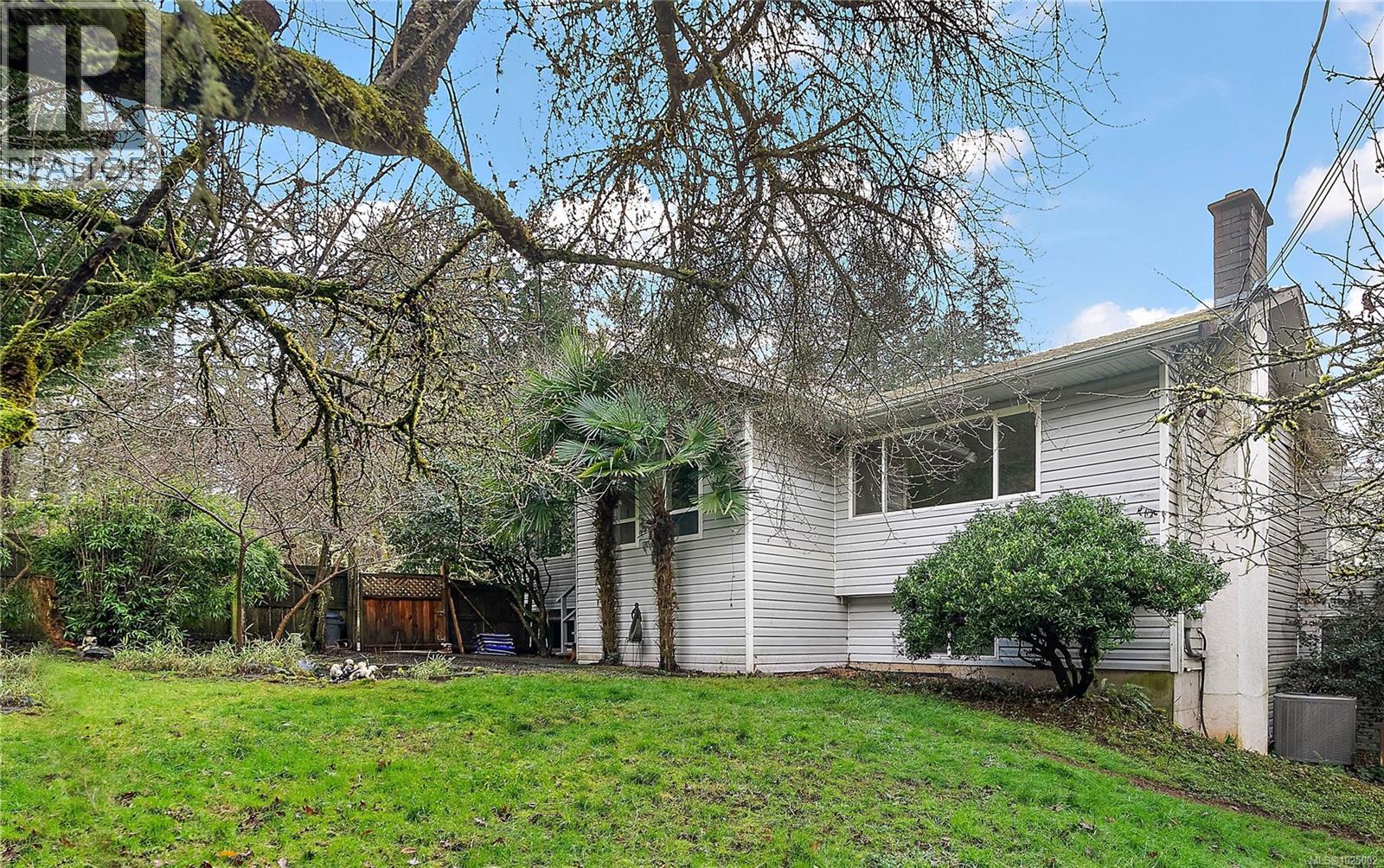 9146 West Saanich Rd, North Saanich