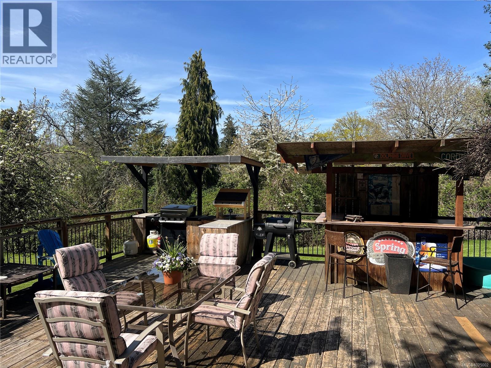 9146 West Saanich Rd, North Saanich