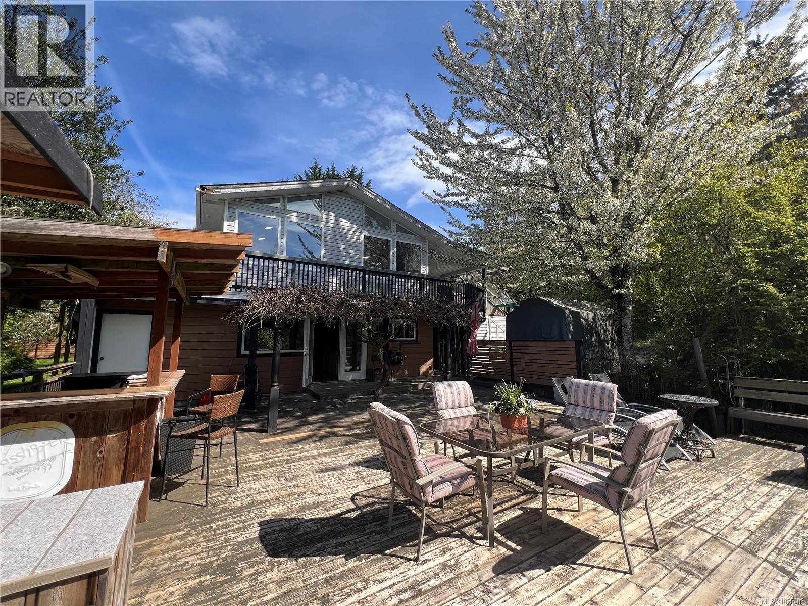 9146 West Saanich Rd, North Saanich