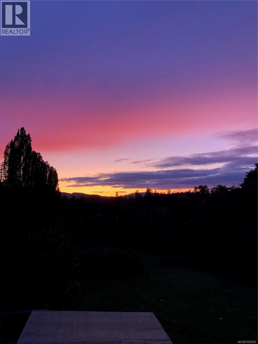 9146 West Saanich Rd, North Saanich