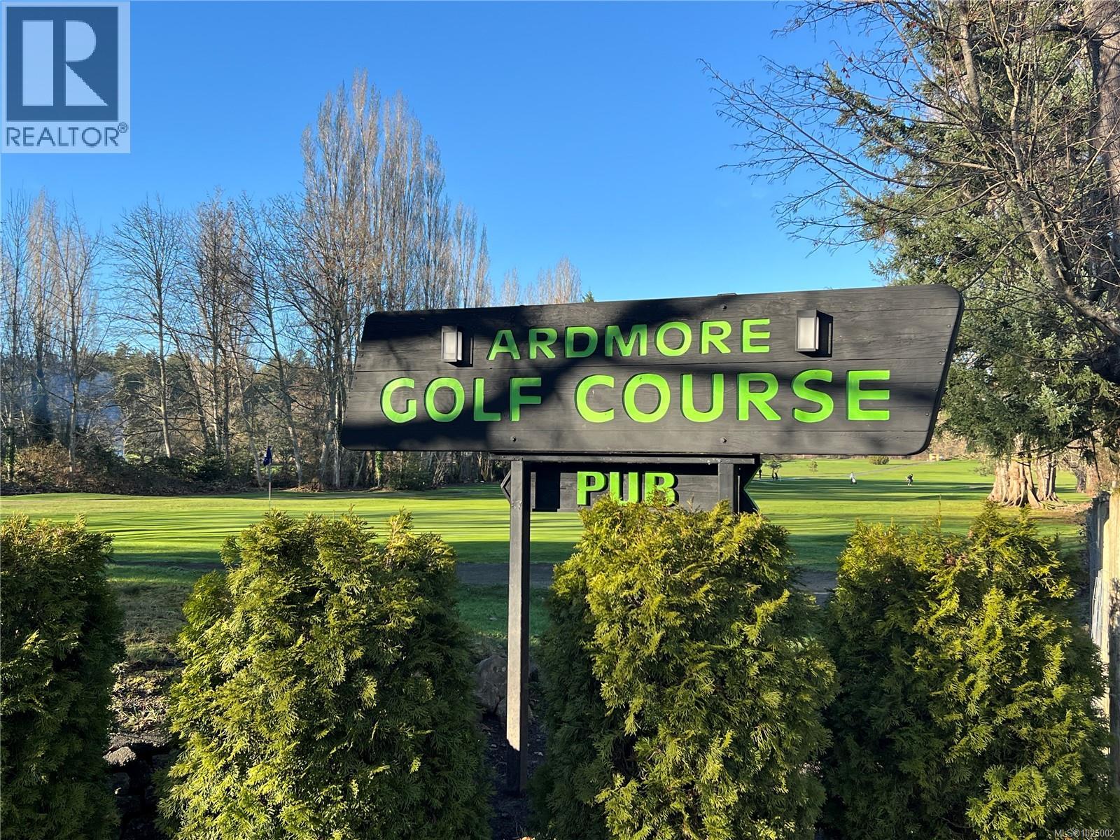 9146 West Saanich Rd, North Saanich