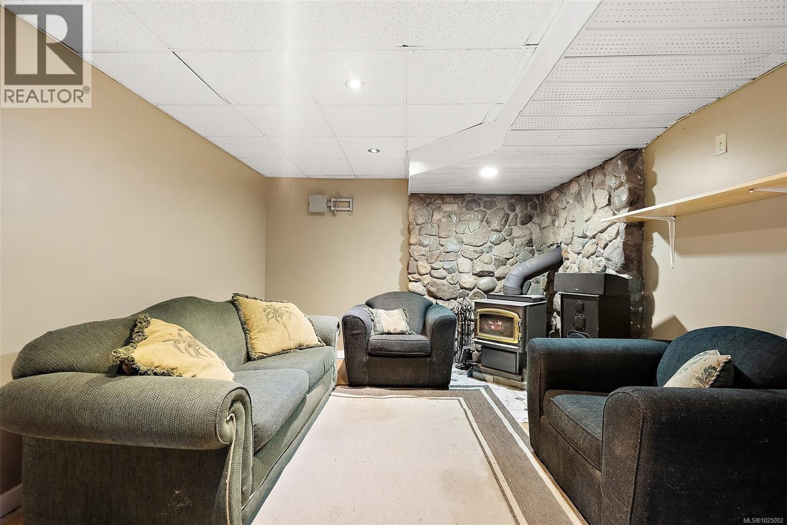 9146 West Saanich Rd, North Saanich