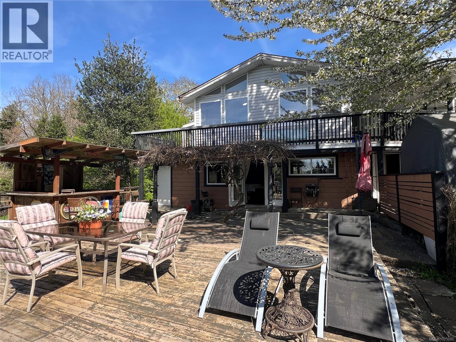 9146 West Saanich Rd, North Saanich