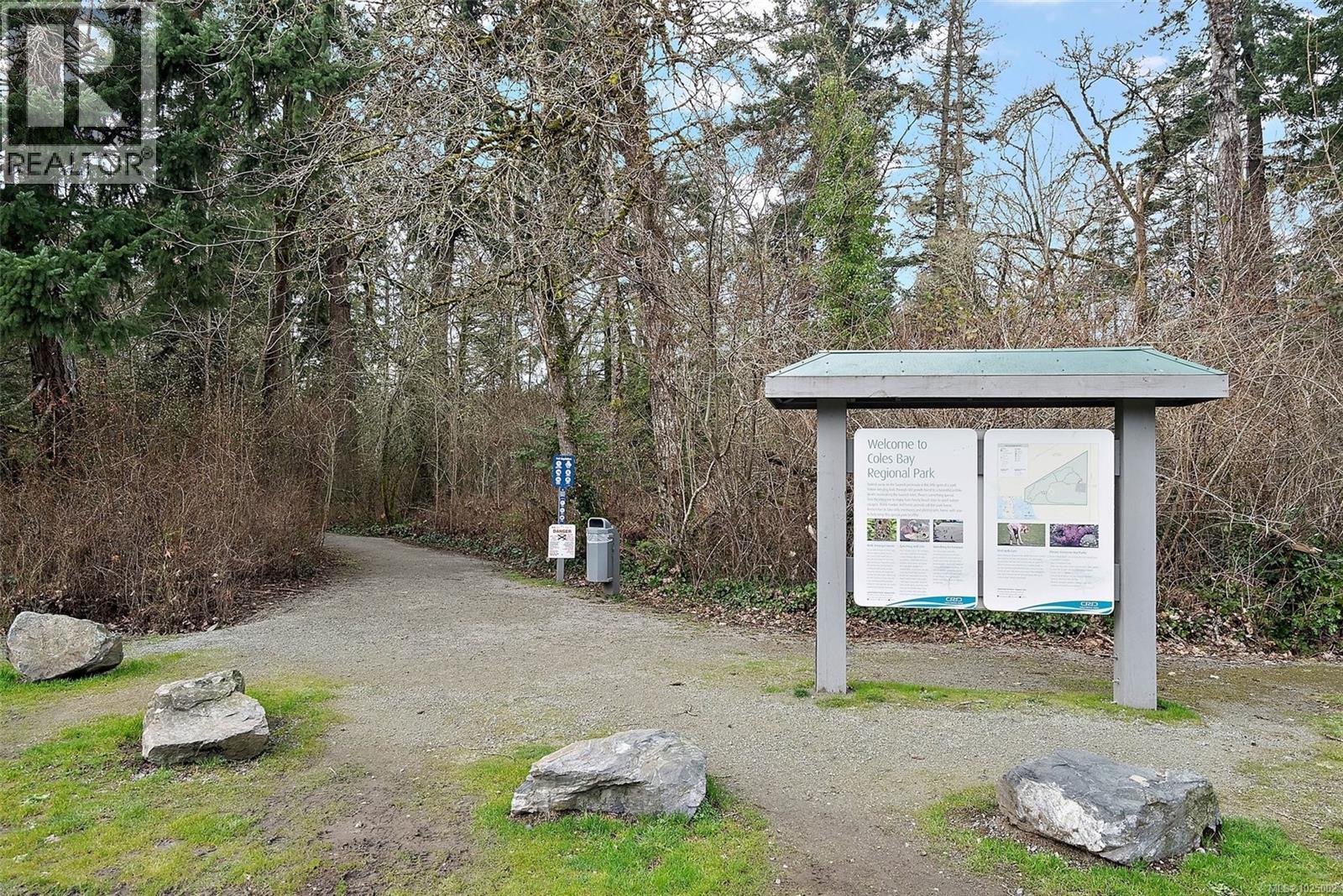 9146 West Saanich Rd, North Saanich